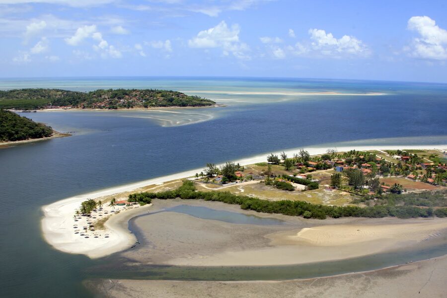 Passeio de barco para praia de Atapuz litoral norte Pernambuco