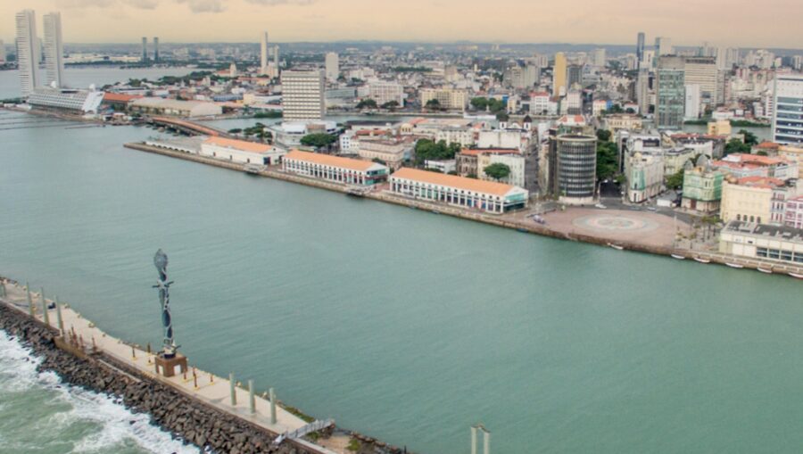 Passeio de barco no Marco Zero Recife para eventos e jantares
