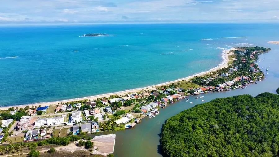 Recifes e águas tranquilas das praias de Serrambi e Toquinho, em Ipojuca